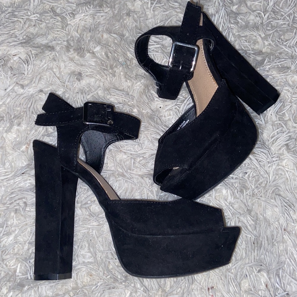 Heels - Picture 3 of 3